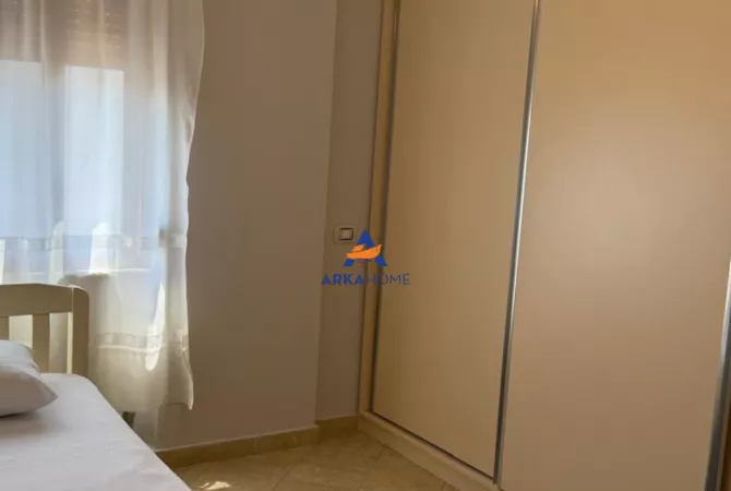 Shtepi me qera Apartament ne Tirane, 2+1, Mobilimi E mobiluar, Pagesa 650  Euro.
