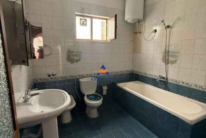 Shtepi me qera Apartament ne Tirane, 2+1, Mobilimi E mobiluar, Pagesa 450  Euro.