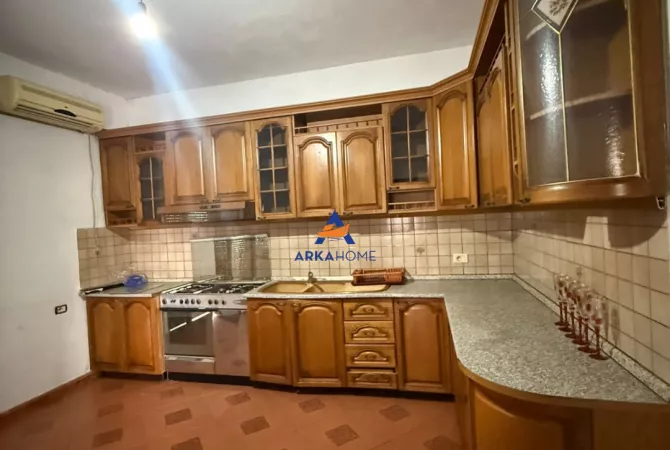 Shtepi me qera Apartament ne Tirane, 2+1, Mobilimi E mobiluar, Pagesa 450  Euro.