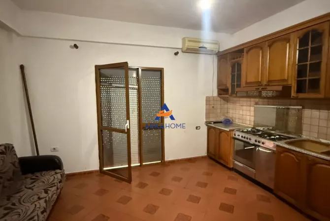 Shtepi me qera Apartament ne Tirane, 2+1, Mobilimi E mobiluar, Pagesa 450  Euro.