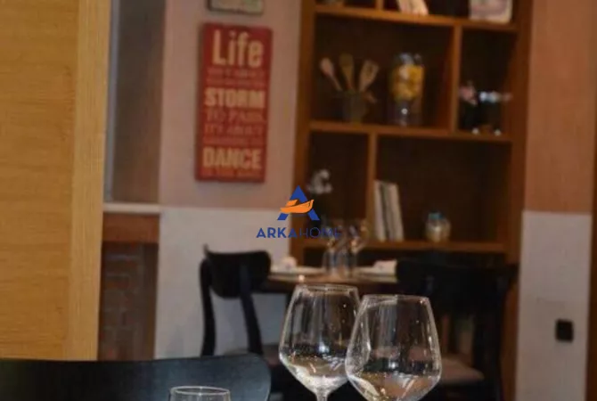 Ambient biznesi me qera 2+1 ne Tirane - 2,200 Euro