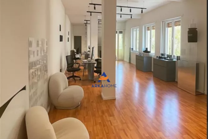 Ambient biznesi me qera 3+1 ne Tirane - 800 Euro