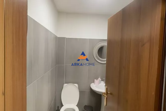 Ambient biznesi me qera 3+1 ne Tirane - 800 Euro