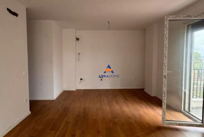 Ambient biznesi me qera 3+1 ne Tirane - 600 Euro