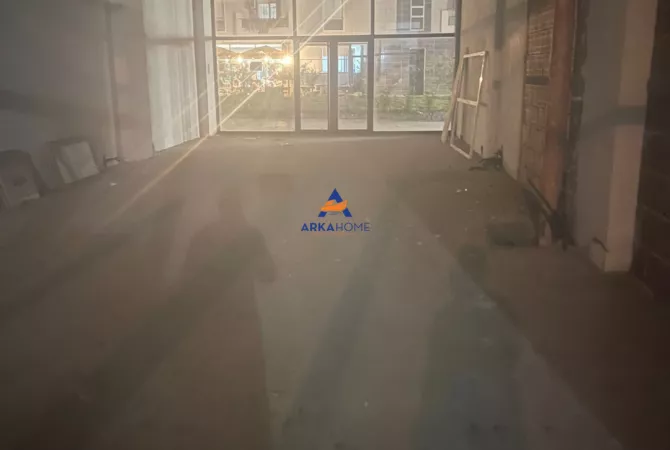 Ambient biznesi me qera 1+1 ne Tirane - 1,032 Euro