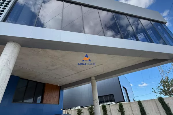 Ambient biznesi me qera 3+1 ne Tirane - 2,596 Euro