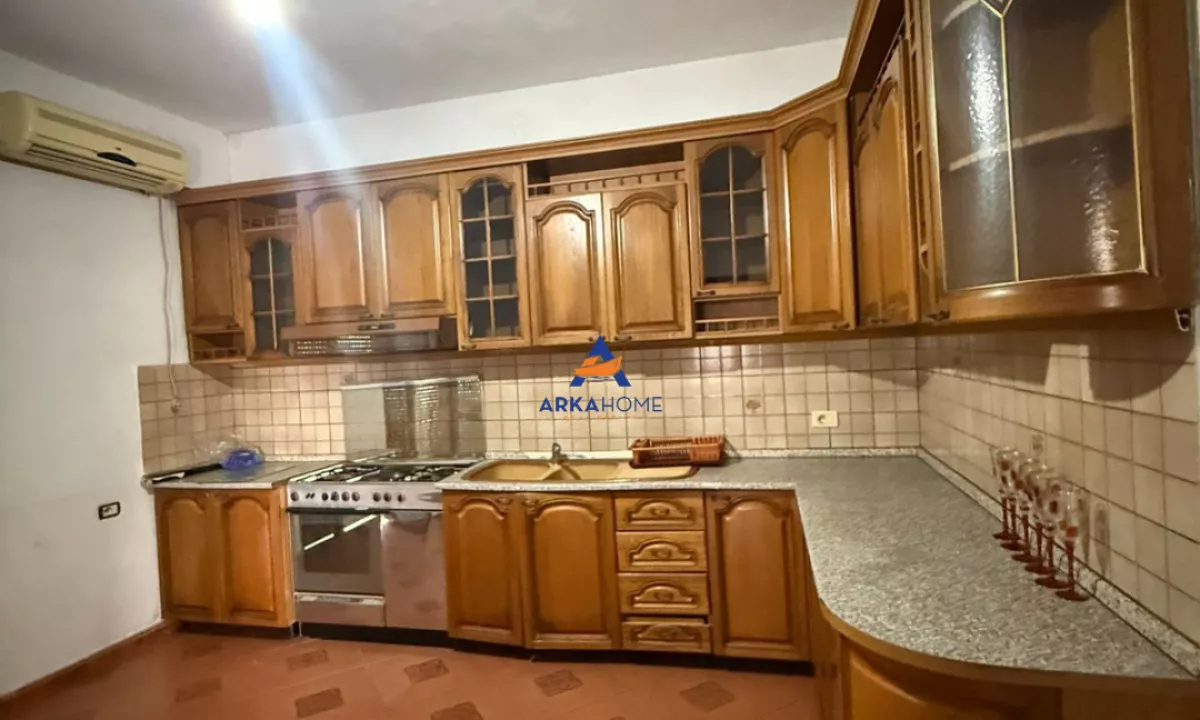 Shtepi me qera Apartament ne Tirane, 2+1, Mobilimi E mobiluar, Pagesa 450  Euro.