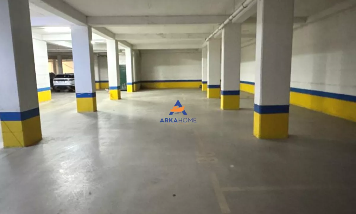 JEPET ME QERA AMBIENT BIZNESI 600M2 " TE GREEN CITY,UNAZA E RE"5000 EURO