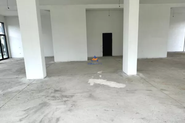 JEPET ME QERA AMBIENT BIZNESI 600M2 " TE GREEN CITY,UNAZA E RE"5000 EURO