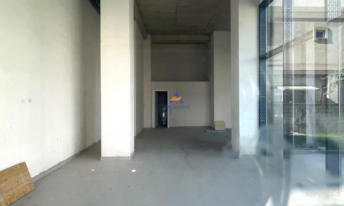 JEPET DYQAN ME QERA 83M2 "ISH FUSHA AVIACIONIT" 1200 EURO