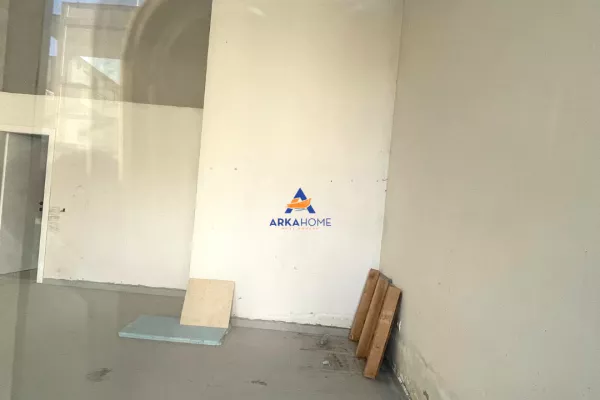 JEPET DYQAN ME QERA 83M2 "ISH FUSHA AVIACIONIT" 1200 EURO