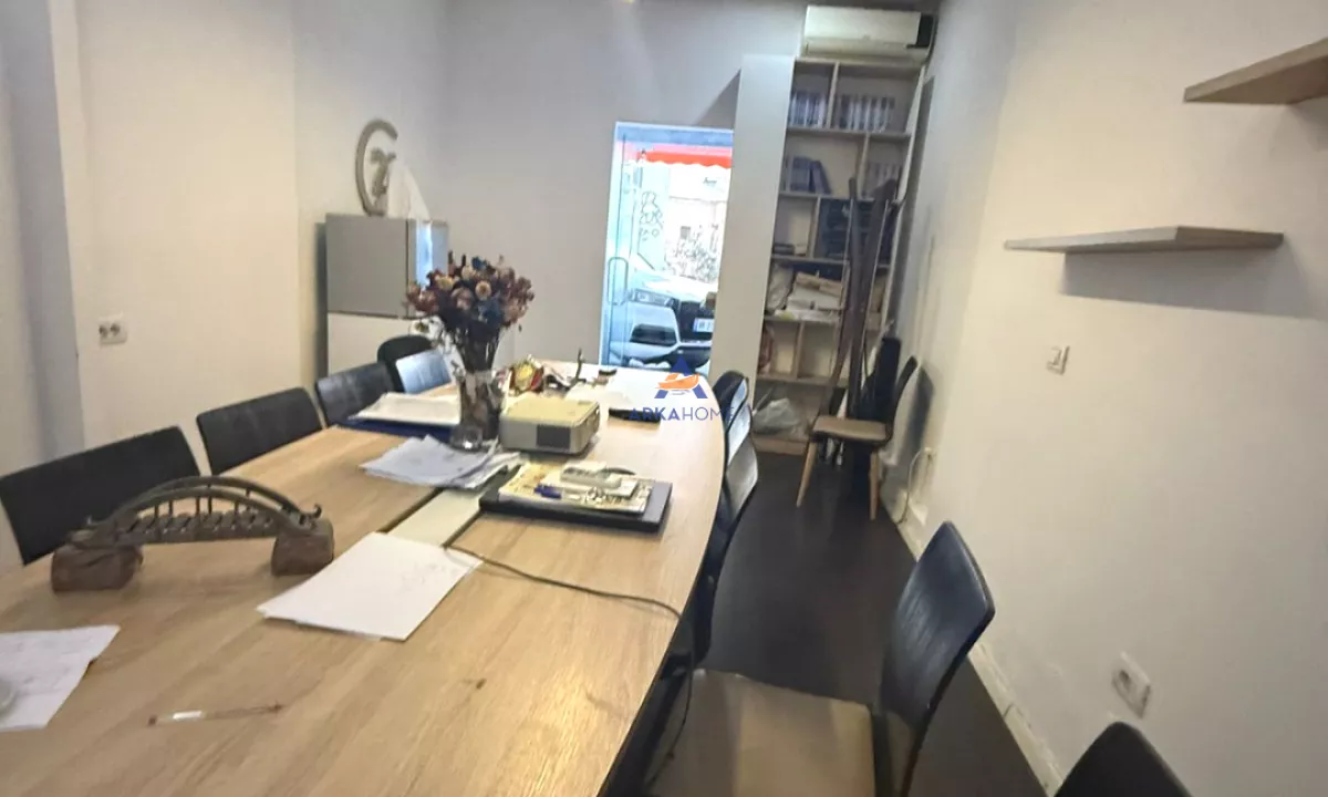 JEPET AMBIENT ME QERA 80M2 "VASIL SHANTO" 2000 EURO