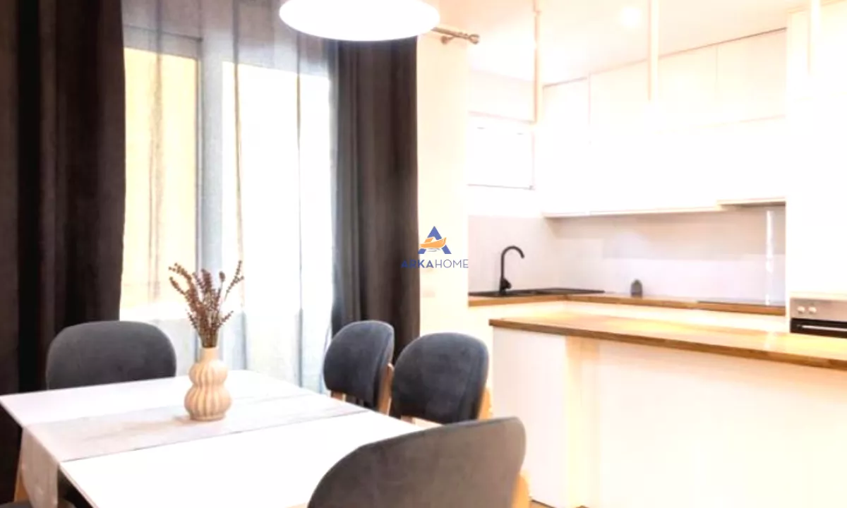 Appartamento in vendita a Tirana 2+1, Arredato