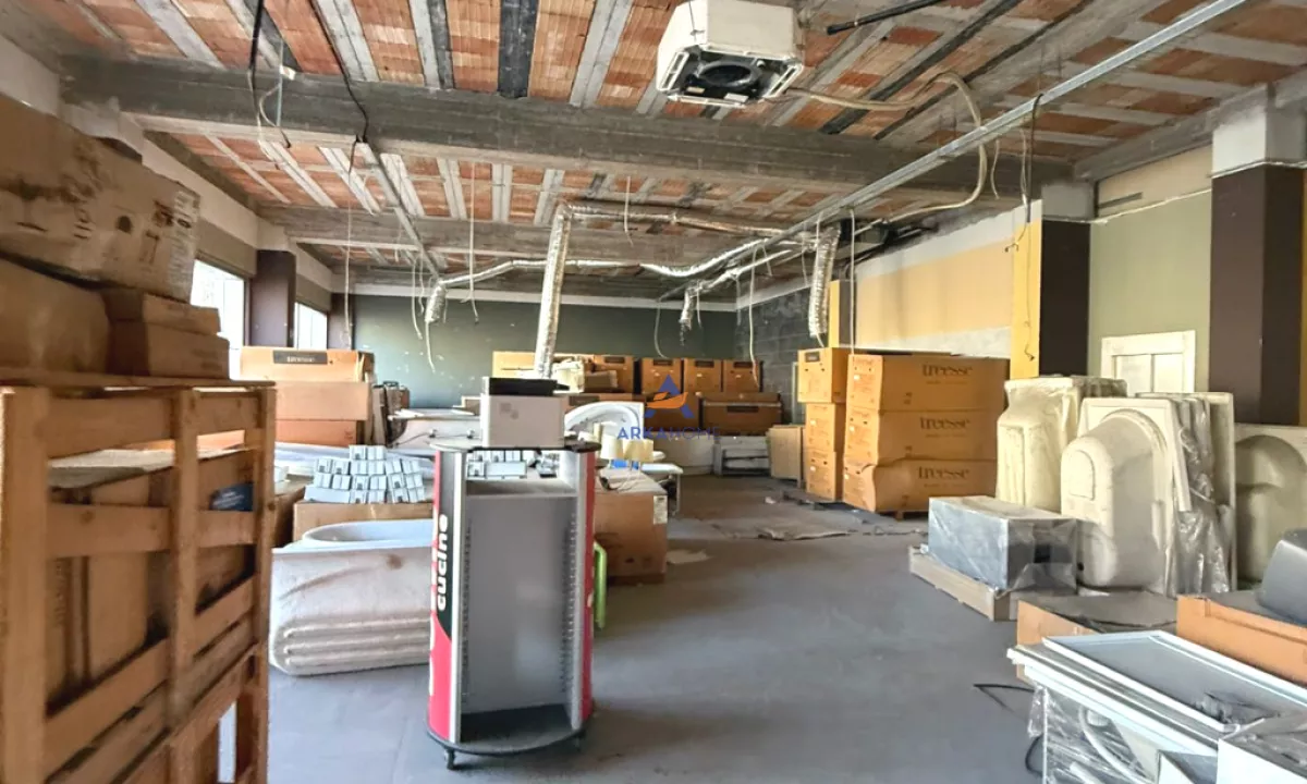 JEPET ME QERA AMBIENT BIZNESI 330M2 "BUZE RRUGE"AUTOSTRADE-DURRES" 6430 EURO