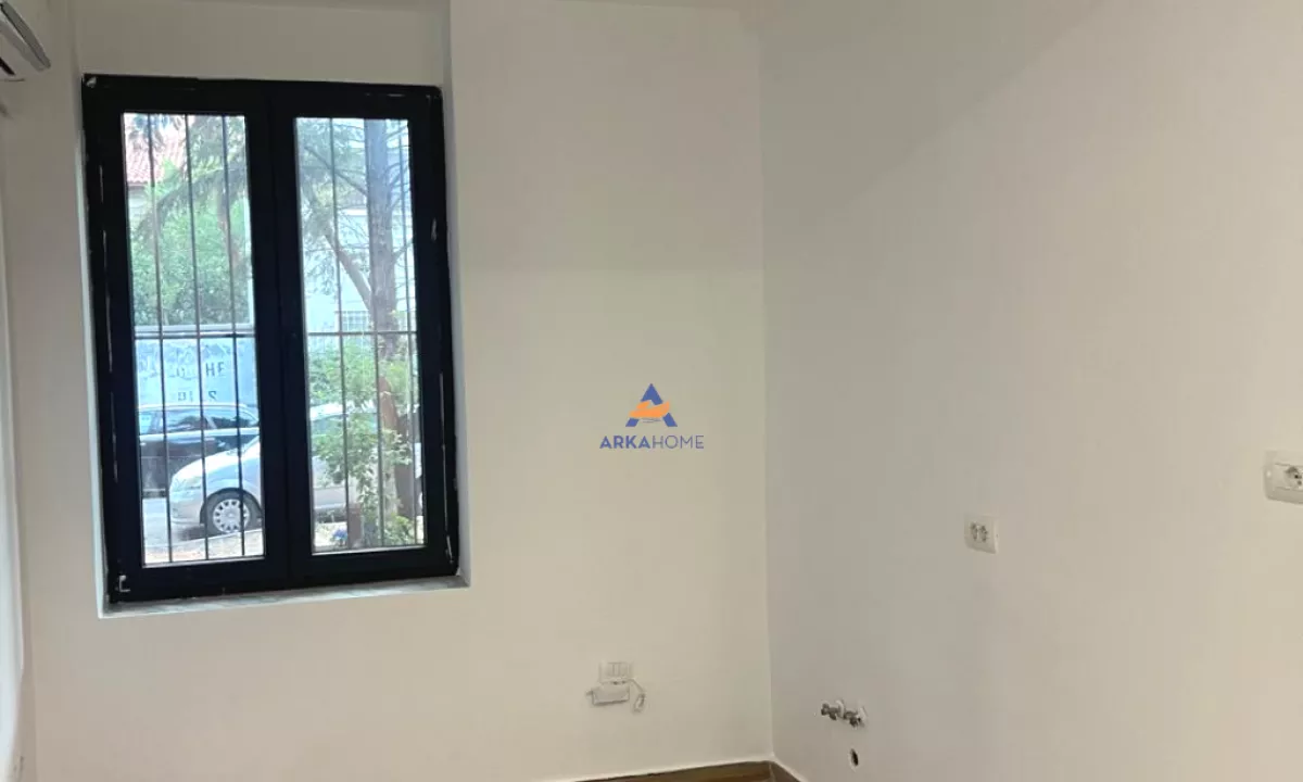 JEPET ME QERA ZYRE 50M2 "STADIUMI DINAMO" 700 EURO