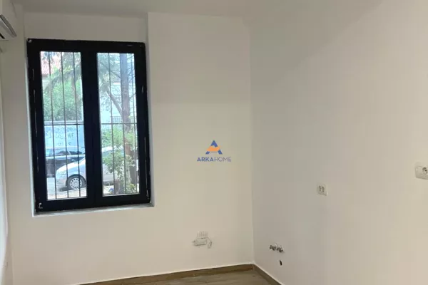 Ambient biznesi me qera 3+1 ne Tirane - 700 Euro