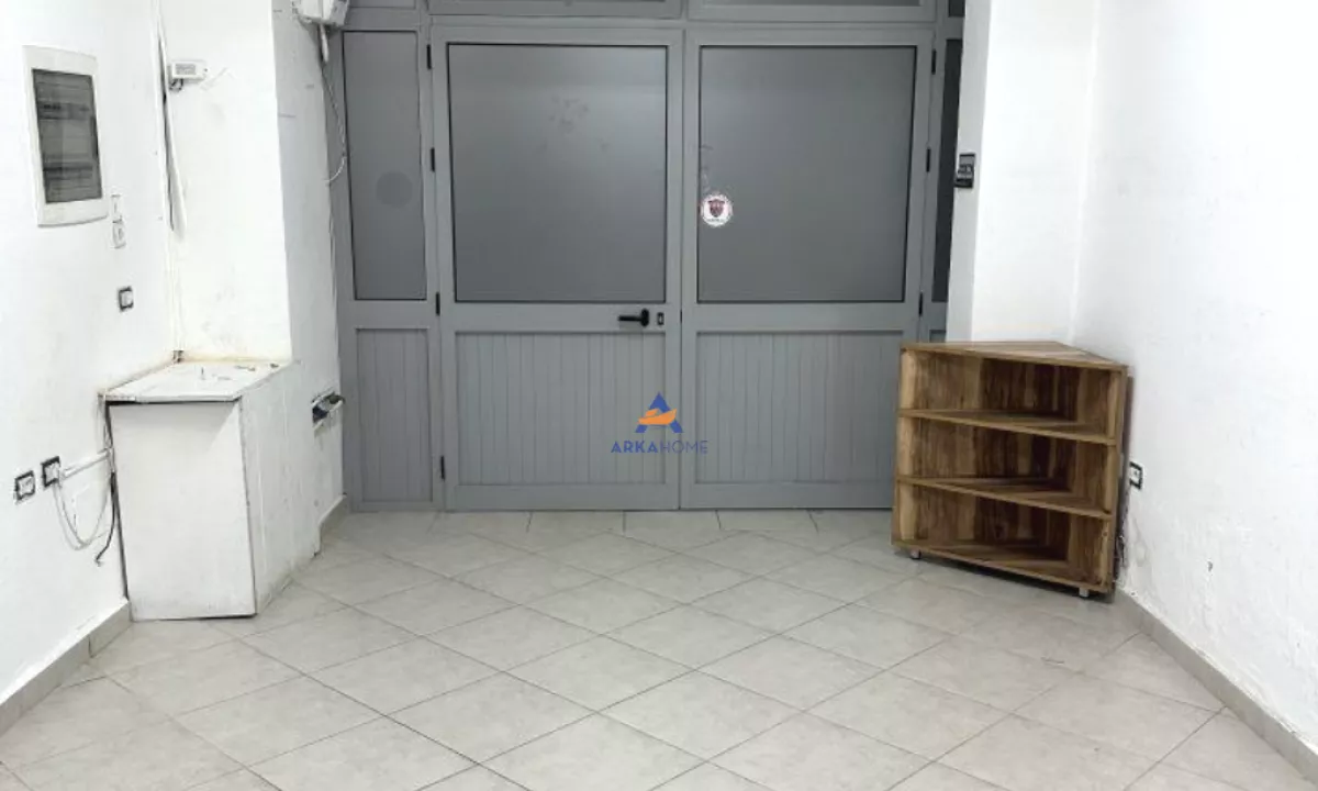 JEPET ME QERA AMBIENT BIZNESI 40M2 "TE RRUGA ABDYL FRASHERI, SHESHI WILLSON" 550 EURO(I DISKUTUESHEM