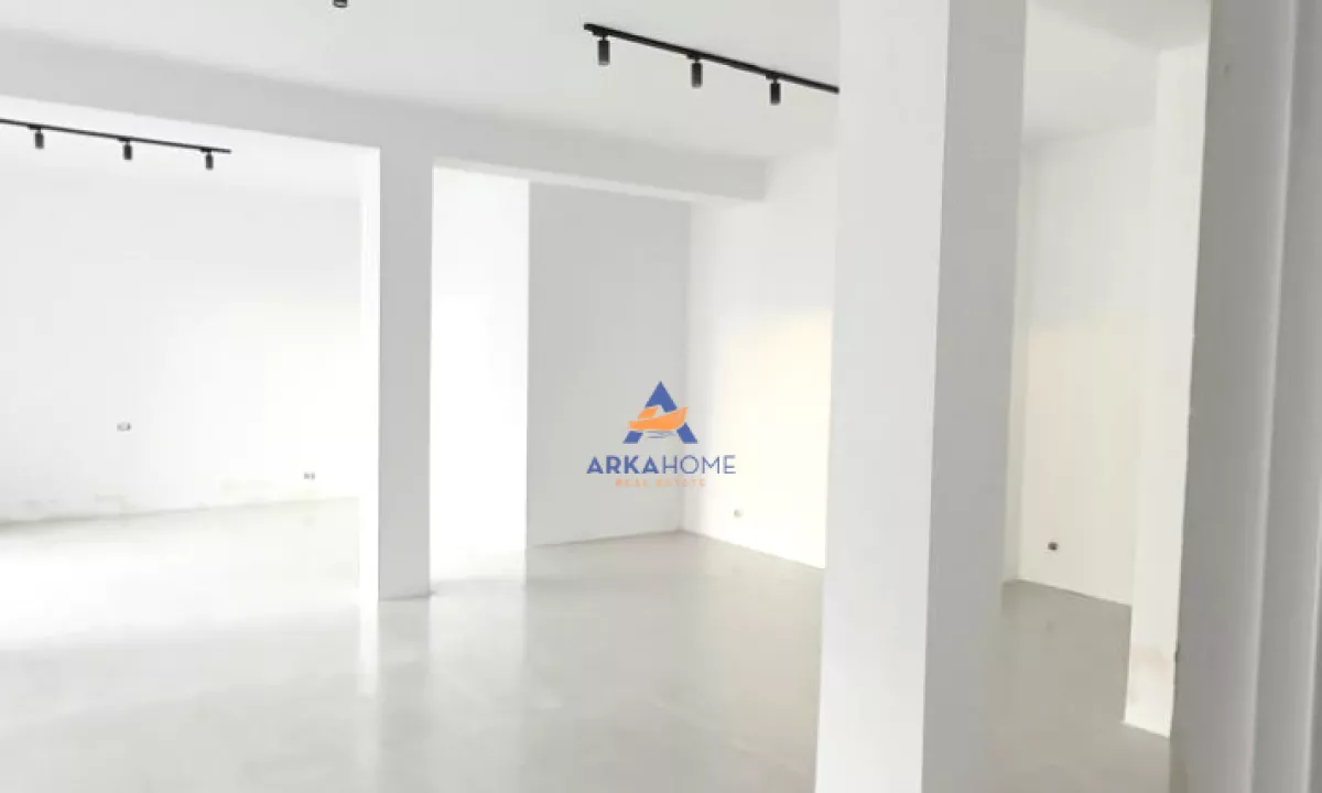 JEPET ME QERA AMBIENT PER ZYRA 99M2 "RRUGA IBRAHIM TUKIQI,QENDER" 900 EURO