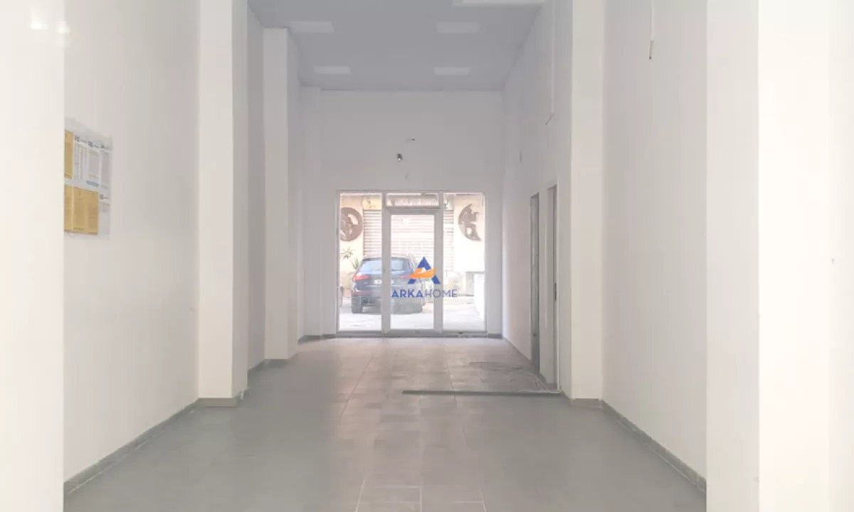 JEPET ME QERA AMBJENT BIZNESI 60 M2 "MYSLYM SHYRI " 1200 EURO