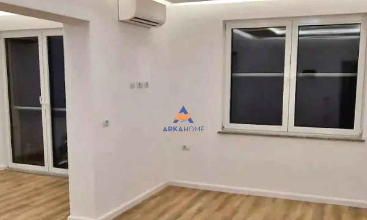 JEPET ME QERA AMBIENT PER ZYRE 120M2 "KAFE FLORA,RRUGA E DURRESIT" 900 EURO