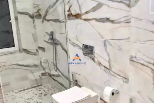 Ambient biznesi me qera 3+1 ne Tirane - 900 Euro