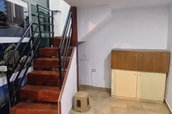 JEPET ME QERA AMBIENT BIZNESI 21M2 "RRUGA SIRI KODRA,ISH PUNISHTJA E PASTAVE"40.000 LEKE