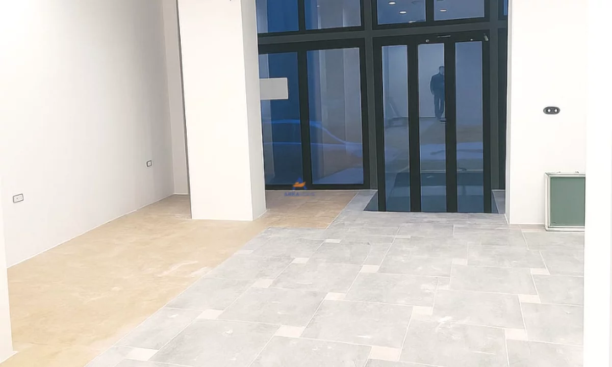JEPET ME QERA NJESI TREGTARE 150M2 "PRANE RRUGES SE DURRESIT" 1500 EURO
