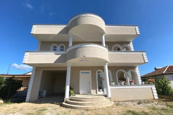 Shtepi ne shitje 2+1 ne Durres - 180,000 Euro