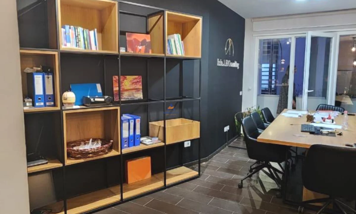 JEPET ZYRE ME QERA 108M2 "RRUGA SAMI FRASHERI,LIQENI I TIRANES" 800 EURO