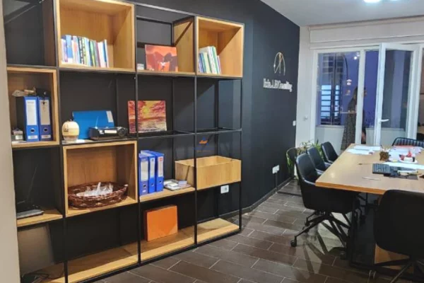 JEPET ZYRE ME QERA 108M2 "RRUGA SAMI FRASHERI,LIQENI I TIRANES" 800 EURO