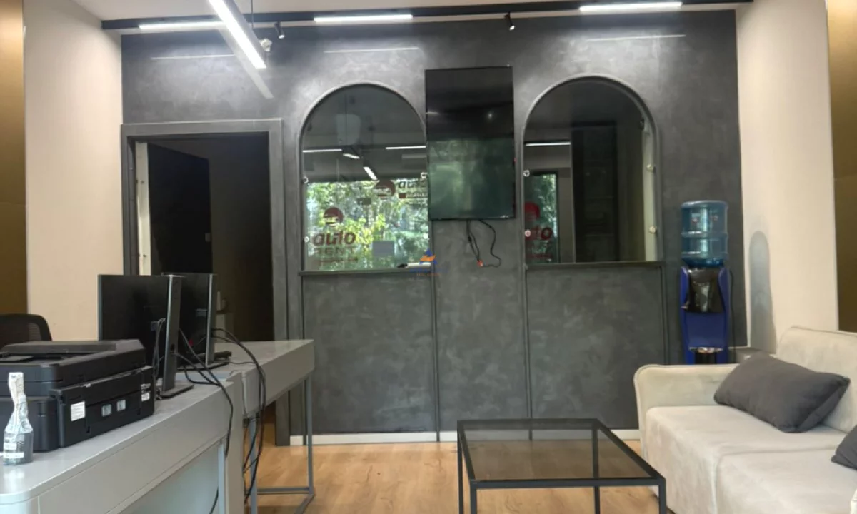 JEPET AMBIENT ME QERA 60M2 "VASIL SHANTO" 80.000 LEKE