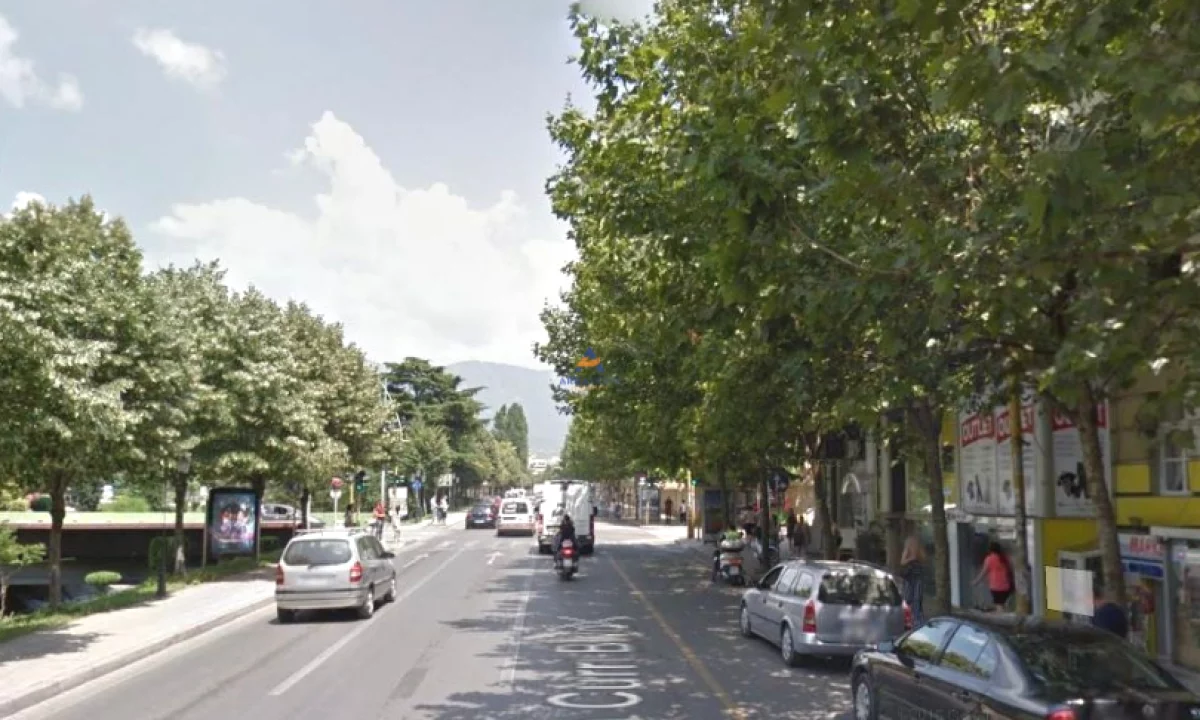 AMBIENT BIZNESI ME QERA 36M2 "BULEVARDI BAJRAM CURRI" 100.000 LEKE