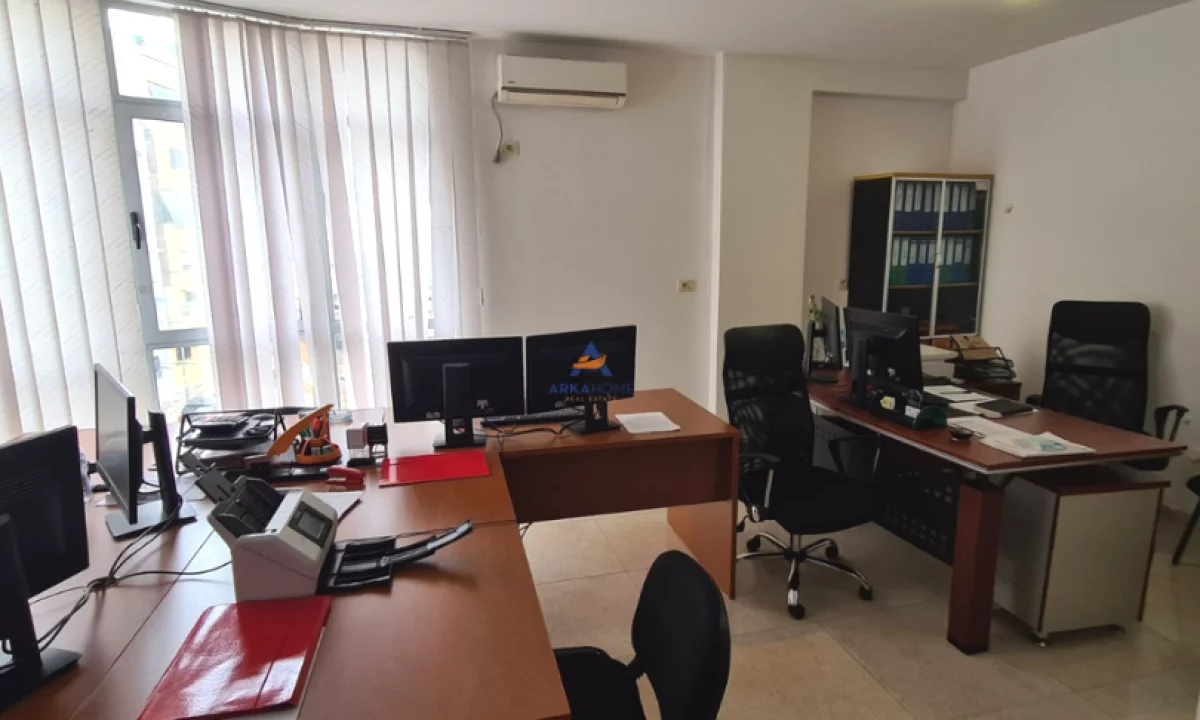 JEPET ME QERA ZYRE 87M2 "SHKOLLA MIHAL GRAMENO, QYTET STUDENTI" 700 EURO