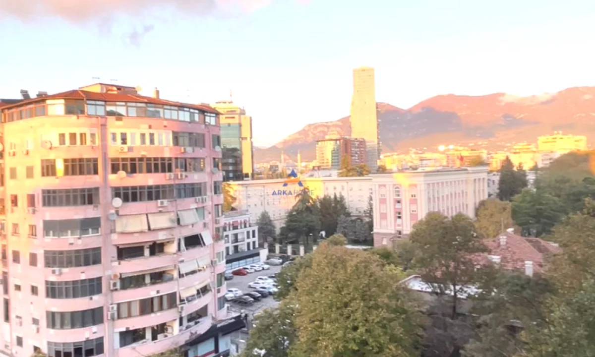 JEPET AMBIENT BIZNESI 160M2 "RRUGA ISMAIL QEMALI,BLLOK" 2000 EURO