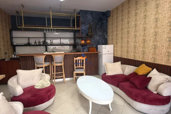 Ambient biznesi me qera 6+1 ne Tirane - 15,000 Euro