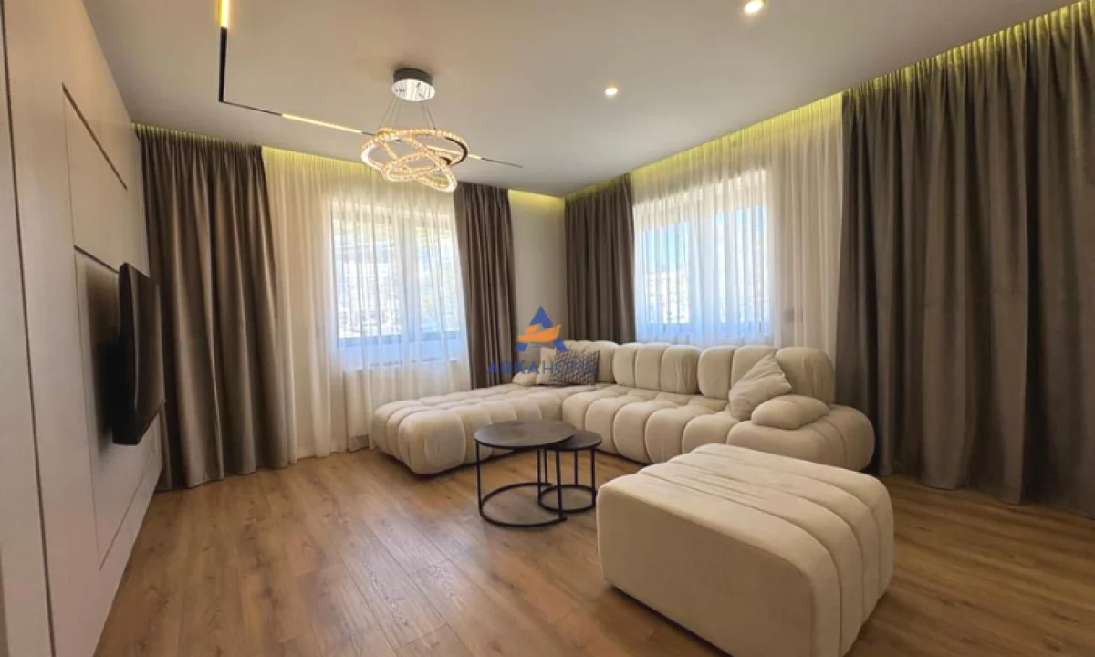 Appartamento in vendita a Tirana 2+1, Arredato