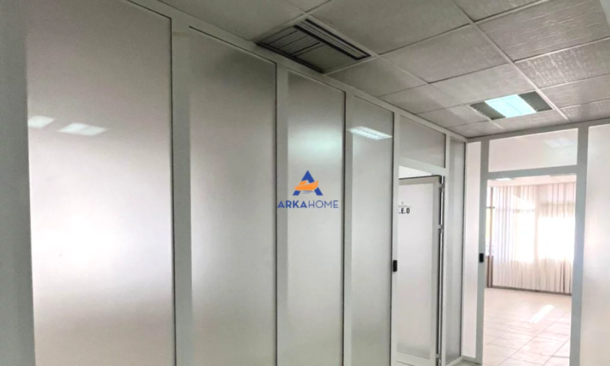 JEPET ME QERA AMBJENT ZYRE 180M2 "SHESHI WILLSON" 2550 EURO