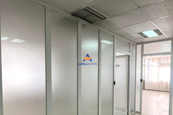 Ambient biznesi me qera 3+1 ne Tirane - 2,550 Euro