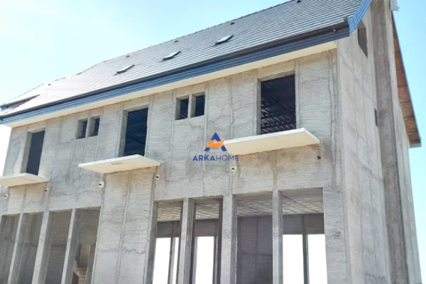 Ambiente Commerciale in Vendita 5+1 a Elbasan - 1,300,000 Euro