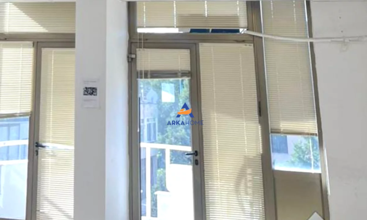 JEPET ME QERA AMBJENT ZYRE 200M2 "SHESHI WILLSON" 3000 EURO