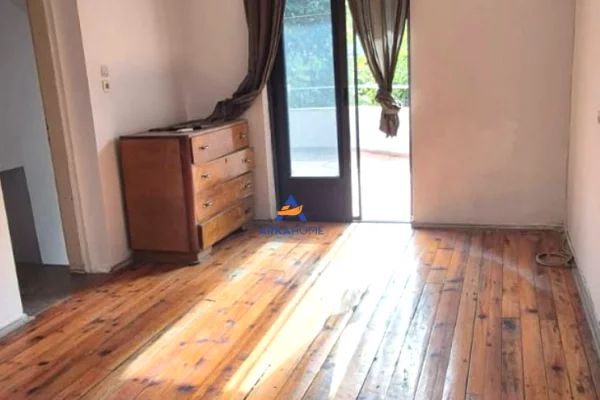 Shtepi me qera 2+1 ne Tirane - 1,300 Euro