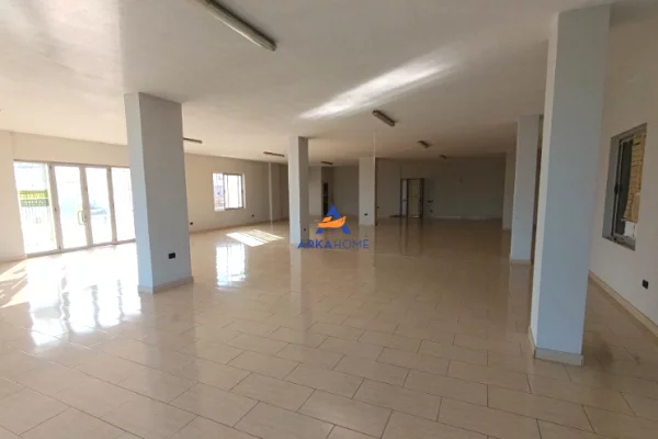 Business Property for Rent 3+1 in Tirana - 500 Euro