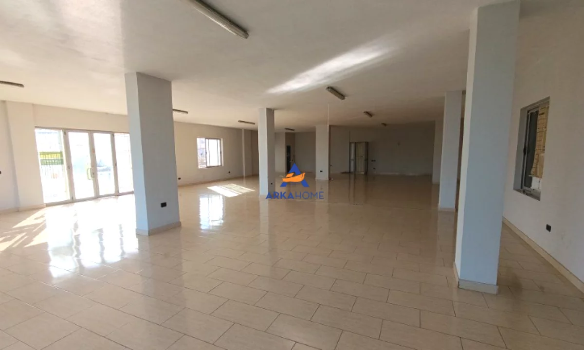 JEPET AMBIENT BIZNESI ME QERA 220M2 "RRUGA 7 NENTORI, KASHAR" 500 EURO