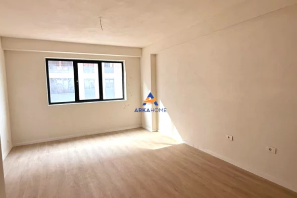 Shtepi ne shitje Apartament ne Tirane, 1+1, Mobilimi Bosh, pa mobiluar, Pagesa 95,000  Euro.