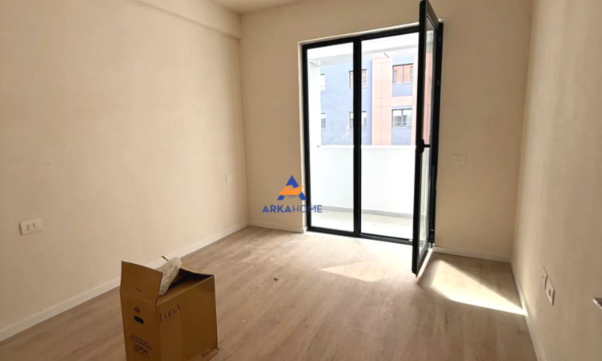 Shtepi ne shitje Apartament ne Tirane, 1+1, Mobilimi Bosh, pa mobiluar, Pagesa 95,000  Euro.