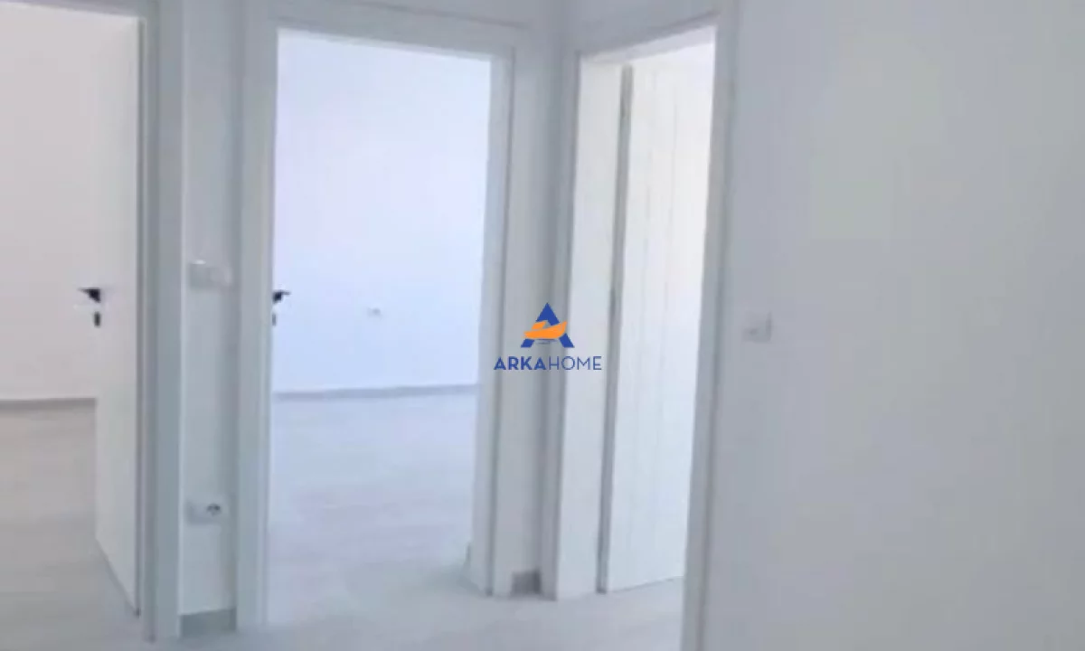 Shtepi ne shitje Apartament ne Tirane, 3+1, Mobilimi Bosh, pa mobiluar, Pagesa 204,000  Euro.