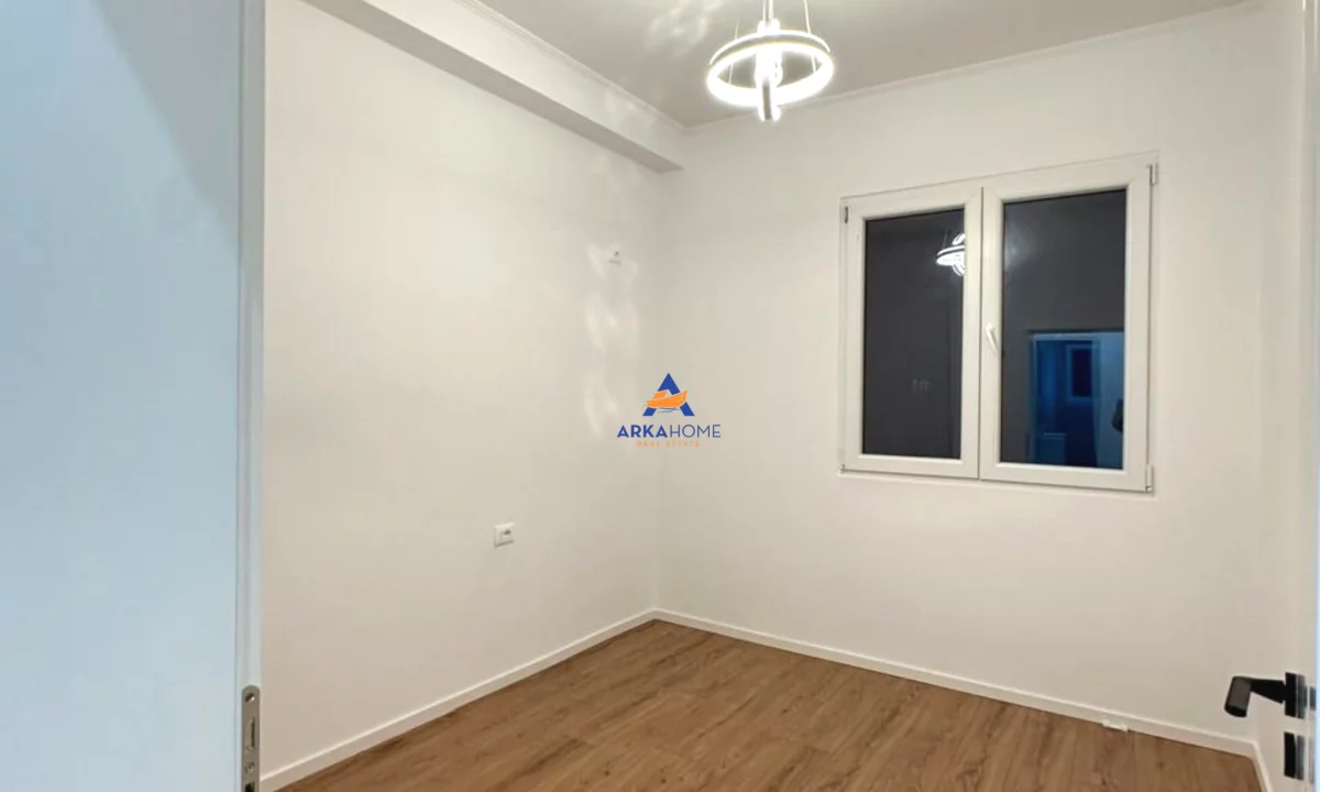 Shtepi ne shitje Apartament ne Tirane, 2+1, Mobilimi Bosh, pa mobiluar, Pagesa 168,000  Euro.