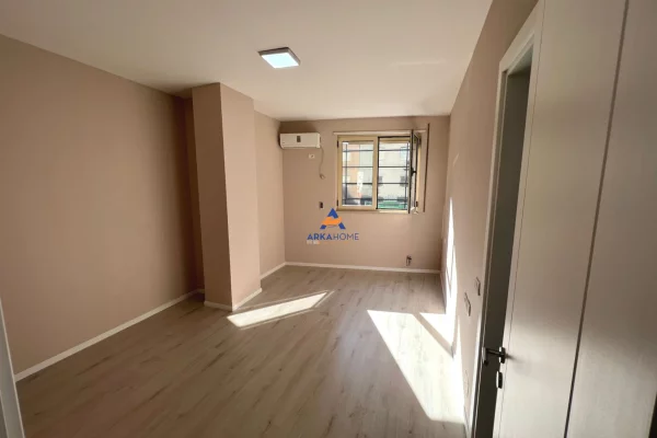 Business Property for Rent 3+1 in Tirana - 1,000 Euro