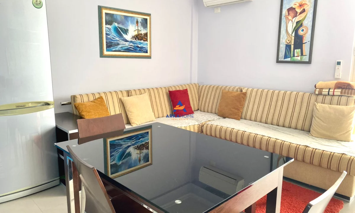 Shtepi ne shitje Apartament ne Durres, 2+1, Mobilimi E mobiluar, Pagesa 300,000  Euro.