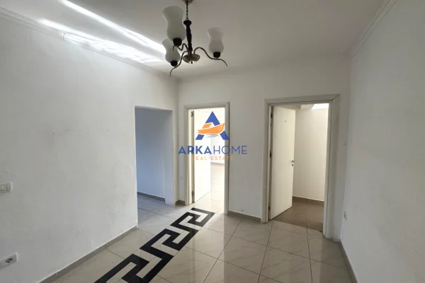 Business Property for Rent 3+1 in Tirana - 800 Euro